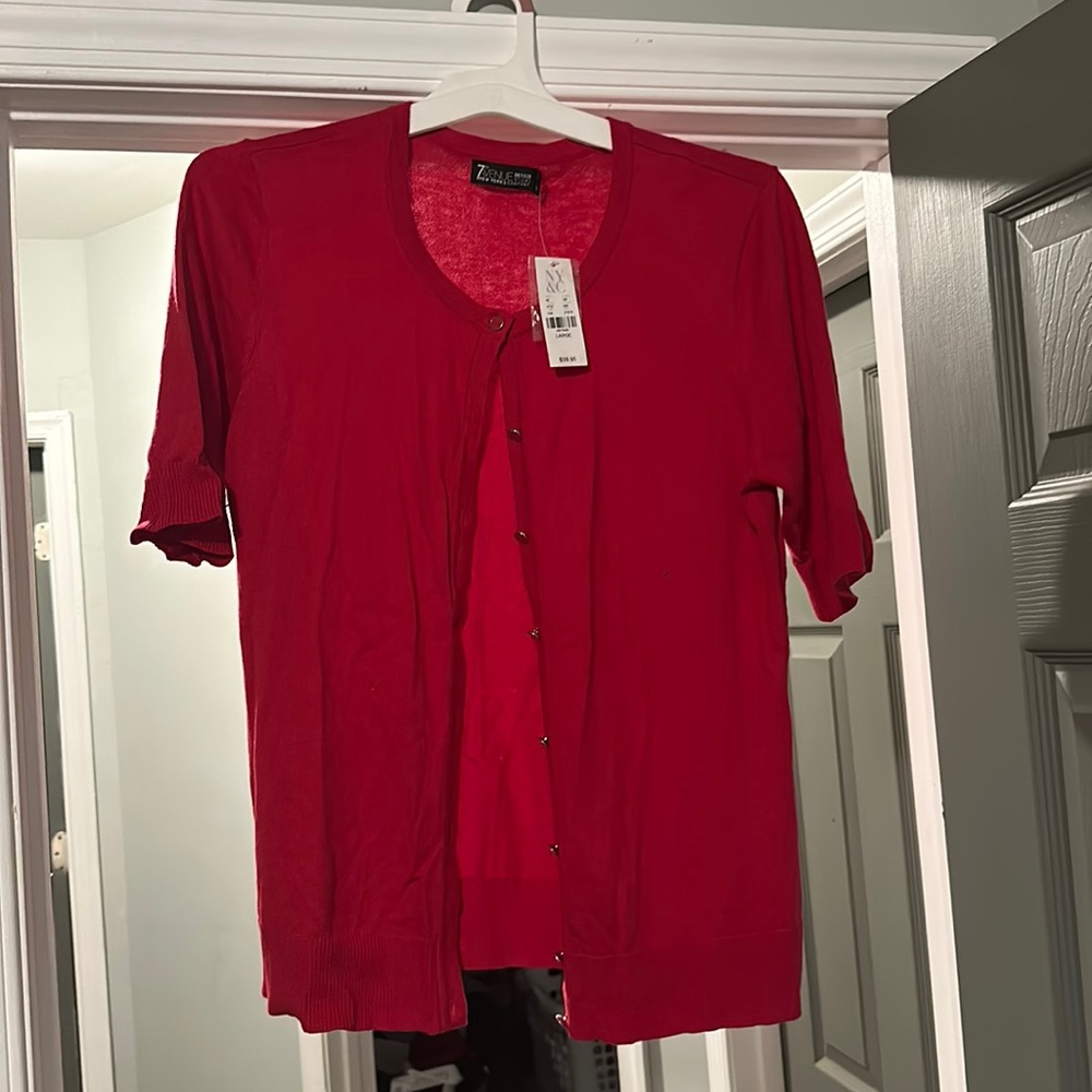 Brand new with tags fishing pink short sleeved sweater. Great for work.